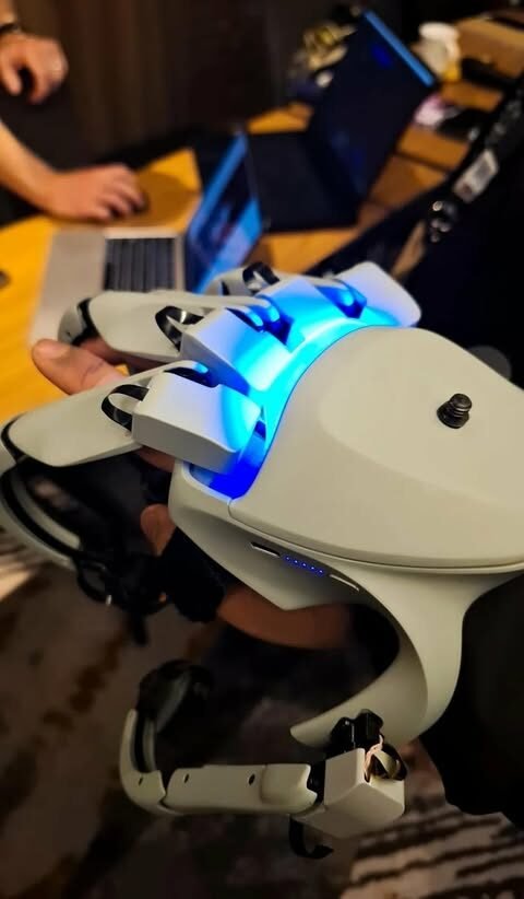 Haptic feedback controller device